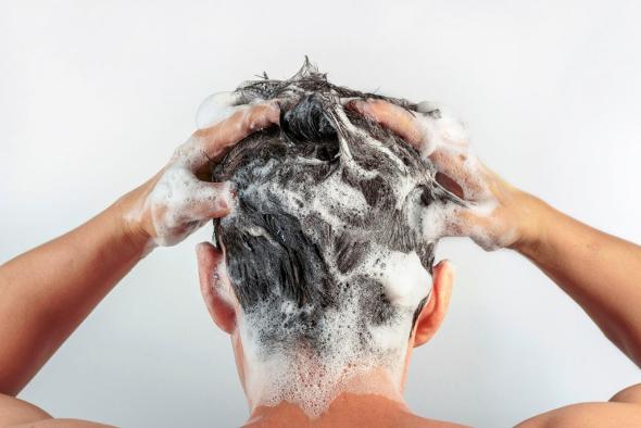 آیا قبل از کراتینه مو باید موها را شست؟